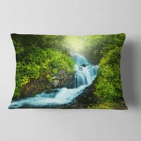 Designart Blue Creek ביער גשם ירוק - כרית זריקה מודפסת נוף - 12x20